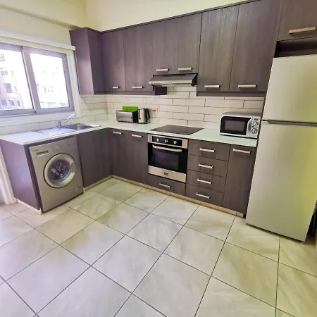 Beach-a-holic Apartment, 2 Min Distance From Marina * Larnaca